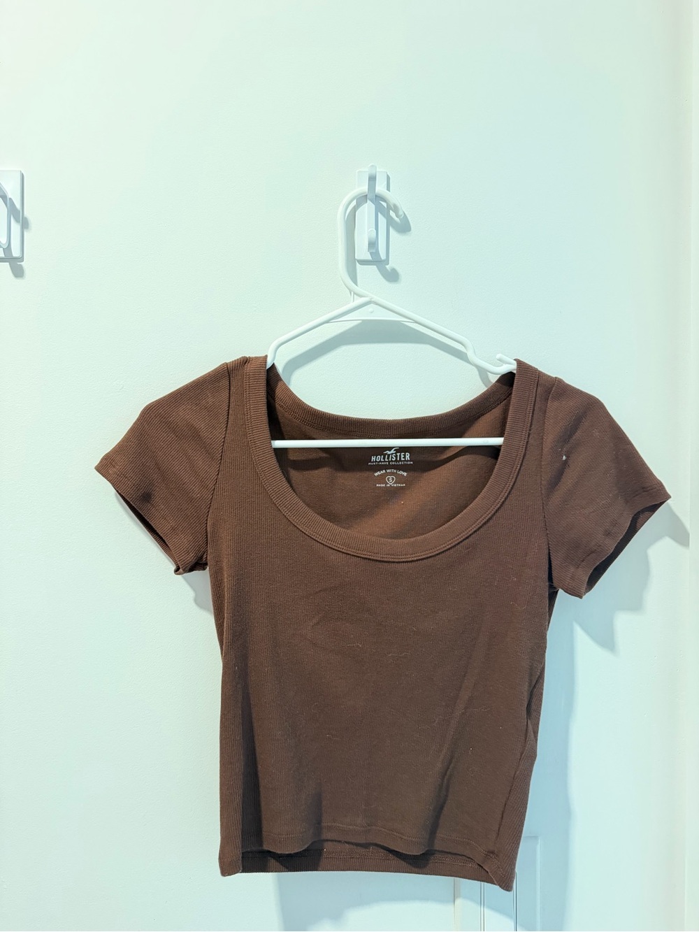 Hollister Women's Chocolate Brown Scoop Neck Cropped Top